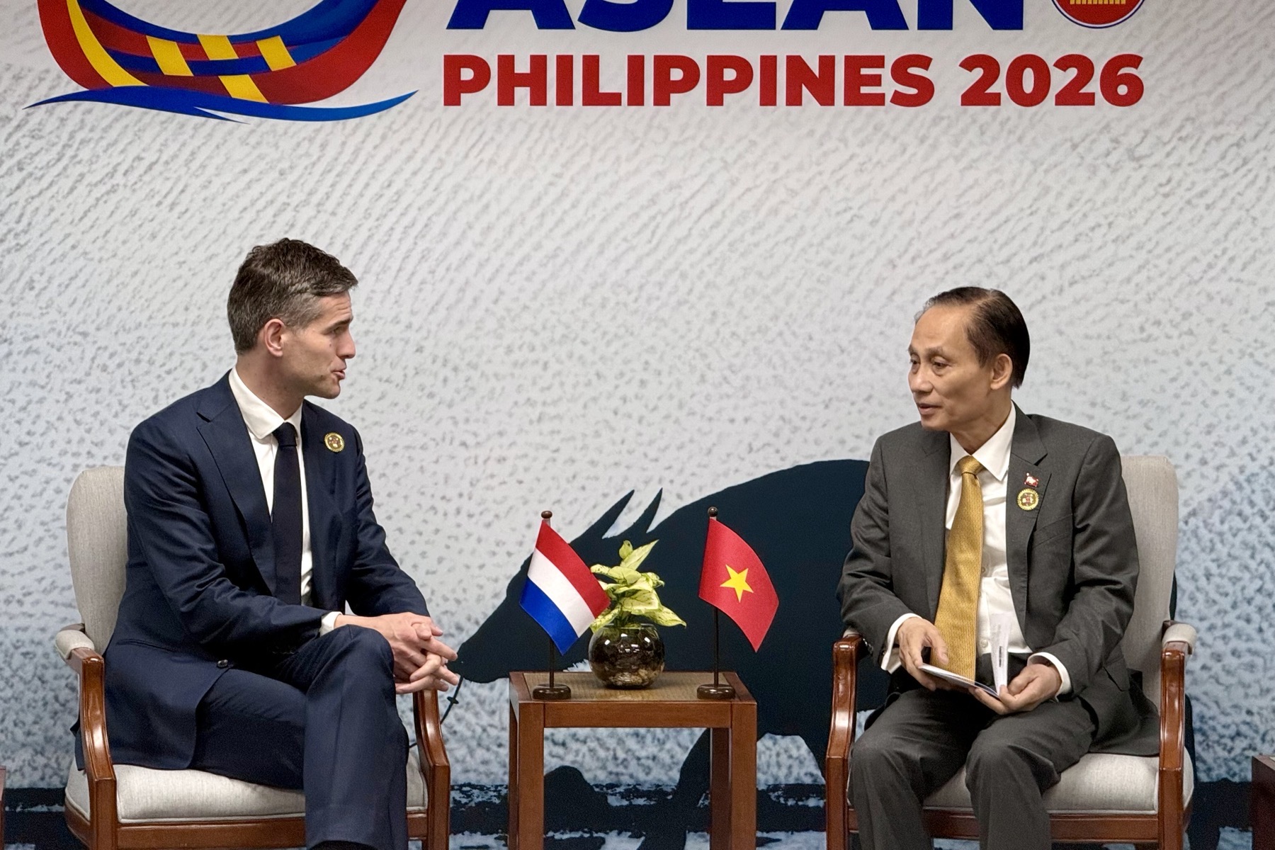 Ủy viên Bộ Chính trị, Bộ trưởng Ngoại giao Lê Hoài Trung gặp Bộ trưởng Ngoại giao Hà Lan Tom Berendsen