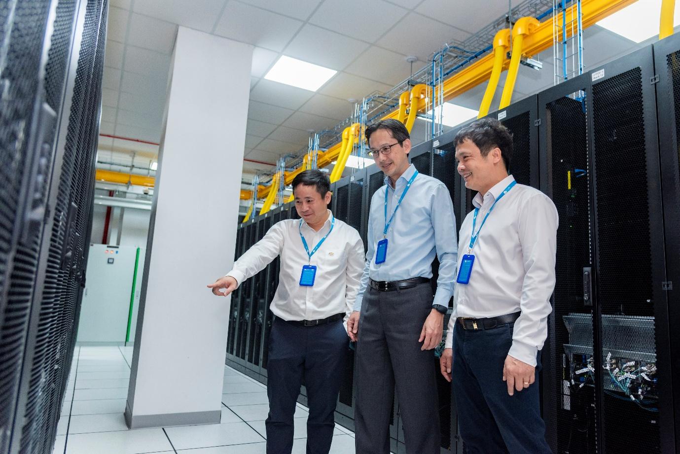 Thứ trưởng Bộ Ngoại giao làm việc với Tập đoàn FPT: Tăng cường thúc đẩy khoa học công nghệ Việt Nam